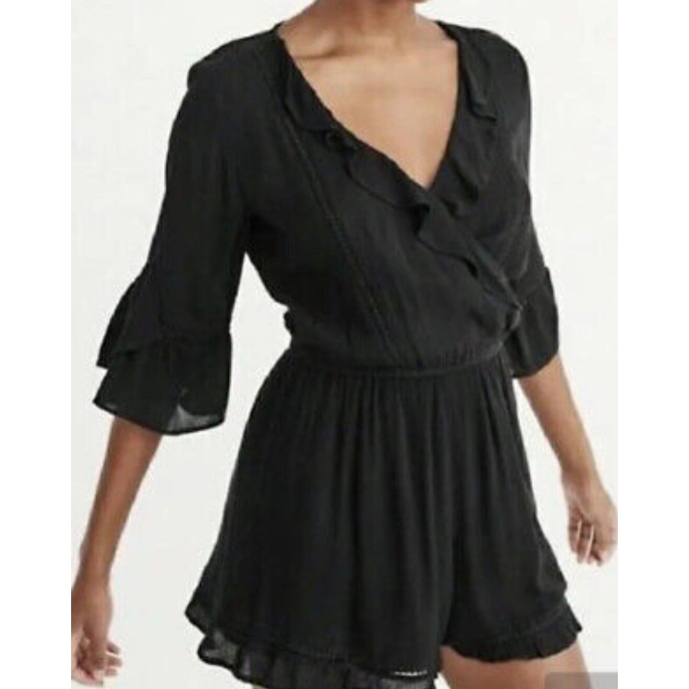 Abercrombie & Fitch Size Small Black Ruffled Deep V Neck Romper Shorts Lined